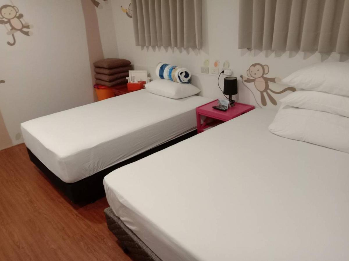 Temple Side Hostel Tainan Extérieur photo