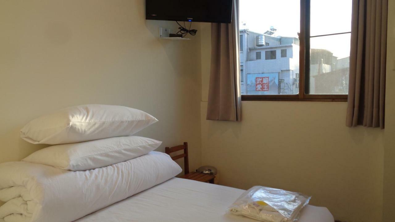 Temple Side Hostel Tainan Extérieur photo