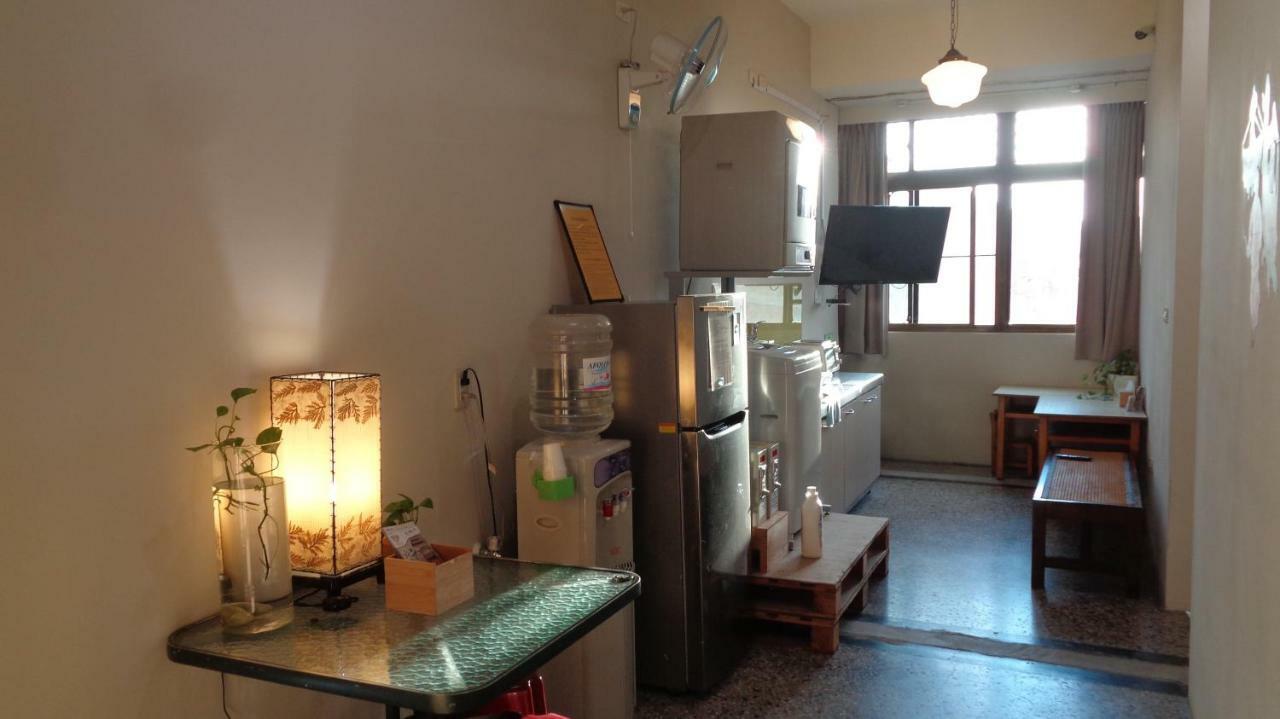 Temple Side Hostel Tainan Extérieur photo