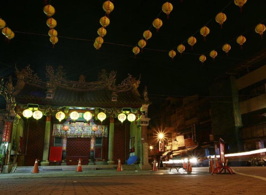Temple Side Hostel Tainan Extérieur photo